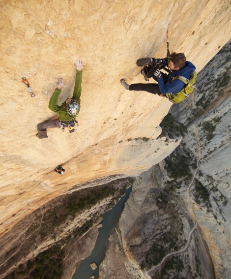 MONTREBEI COSIDO A PARABOLTS... Jl-shooting-with-sharma-on-his-6-pitch-project-in-spain-photo-brett-lowell
